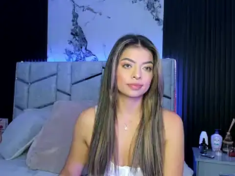 Snapshot of daniiphoeniixx chatting on 02/24/25, 07:19 daniiphoeniixx online show from 02/24/25, 07:19