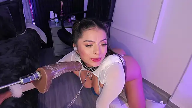 Snapshot of daniiphoeniixx chatting on 03/15/25, 01:52 daniiphoeniixx online show from 03/15/25, 01:52