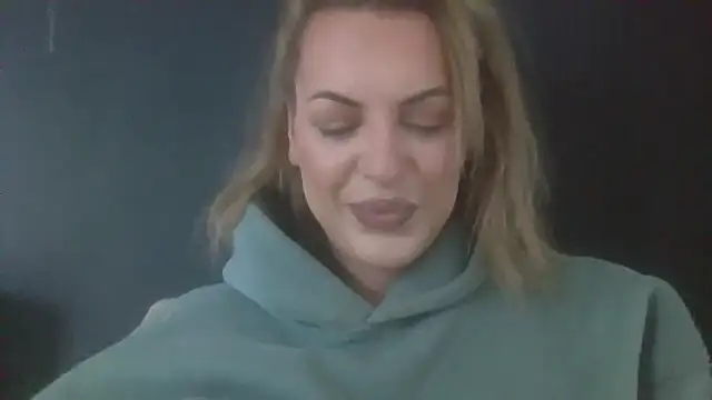 Snapshot of Gigi-Honey chatting on 09/11/25, 11:54 Gigi-Honey online show from 09/11/25, 11:54