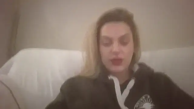 Snapshot of Gigi-Honey chatting on 12/04/25, 10:40 Gigi-Honey online show from 12/04/25, 10:40