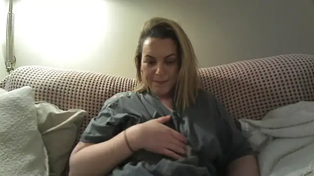 Snapshot of Gigi-Honey chatting on 12/13/25, 10:15 Gigi-Honey online show from 12/13/25, 10:15