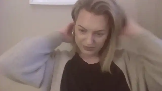 Snapshot of Gigi-Honey chatting on 12/17/25, 01:39 Gigi-Honey online show from 12/17/25, 01:39