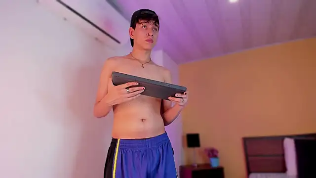 Snapshot of Brian-Ausslos chatting on 12/29/24, 07:39 Brian-Ausslos online show from 12/29/24, 07:39