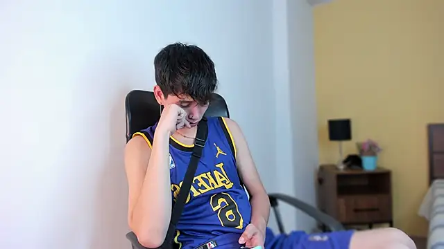 Snapshot of Brian-Ausslos chatting on 12/30/24, 04:42 Brian-Ausslos online show from 12/30/24, 04:42