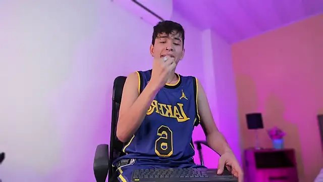 Snapshot of Brian-Ausslos chatting on 12/30/24, 09:16 Brian-Ausslos online show from 12/30/24, 09:16