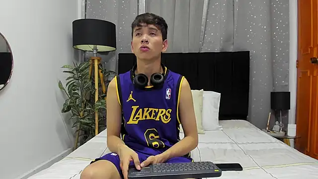 Snapshot of Brian-Ausslos chatting on 01/05/25, 04:58 Brian-Ausslos online show from 01/05/25, 04:58