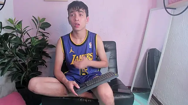 Snapshot of Brian-Ausslos chatting on 01/05/25, 03:34 Brian-Ausslos online show from 01/05/25, 03:34