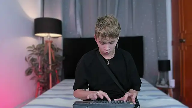 Snapshot of Brian-Ausslos chatting on 01/07/25, 04:29 Brian-Ausslos online show from 01/07/25, 04:29