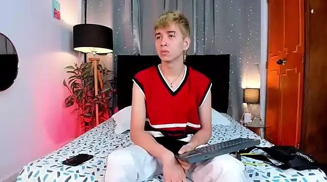 Snapshot of Brian-Ausslos chatting on 01/14/25, 04:36 Brian-Ausslos online show from 01/14/25, 04:36