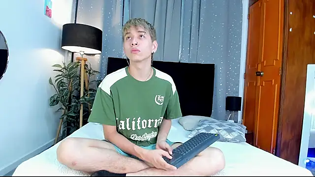 Snapshot of Brian-Ausslos chatting on 01/17/25, 04:39 Brian-Ausslos online show from 01/17/25, 04:39