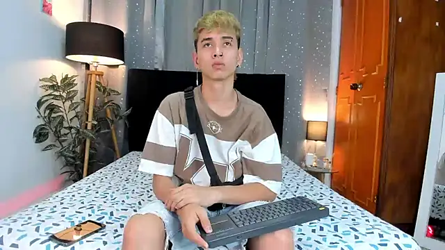 Snapshot of Brian-Ausslos chatting on 01/31/25, 04:47 Brian-Ausslos online show from 01/31/25, 04:47