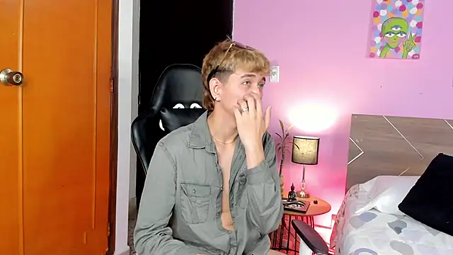 Snapshot of Brian-Ausslos chatting on 02/02/25, 07:41 Brian-Ausslos online show from 02/02/25, 07:41