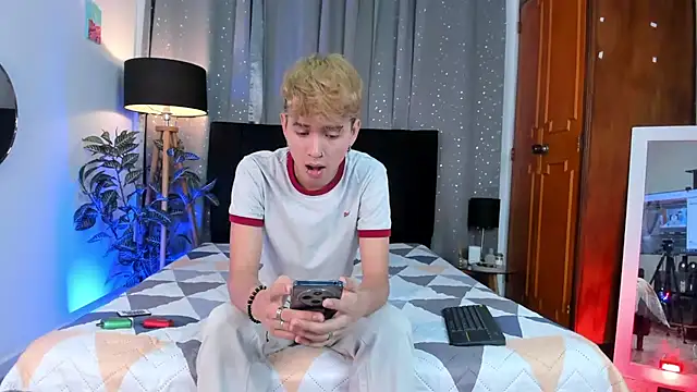 Snapshot of Brian-Ausslos chatting on 02/04/25, 04:26 Brian-Ausslos online show from 02/04/25, 04:26