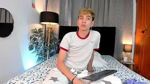 Snapshot of Brian-Ausslos chatting on 02/05/25, 02:05 Brian-Ausslos online show from 02/05/25, 02:05