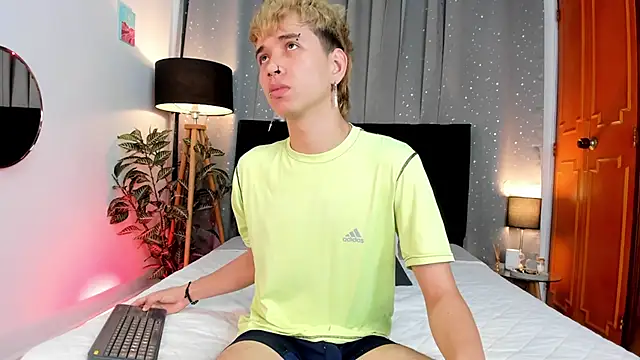 Snapshot of Brian-Ausslos chatting on 02/07/25, 04:37 Brian-Ausslos online show from 02/07/25, 04:37