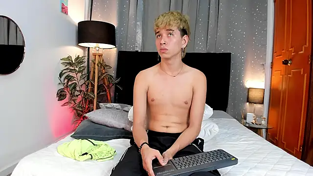 Snapshot of Brian-Ausslos chatting on 02/07/25, 07:40 Brian-Ausslos online show from 02/07/25, 07:40