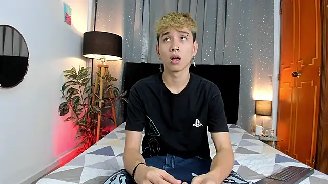 Snapshot of Brian-Ausslos chatting on 02/08/25, 05:08 Brian-Ausslos online show from 02/08/25, 05:08