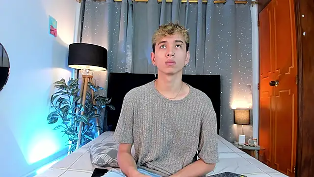 Snapshot of Brian-Ausslos chatting on 02/11/25, 04:33 Brian-Ausslos online show from 02/11/25, 04:33