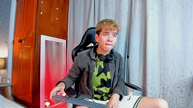 Snapshot of Brian-Ausslos chatting on 02/13/25, 04:54 Brian-Ausslos online show from 02/13/25, 04:54