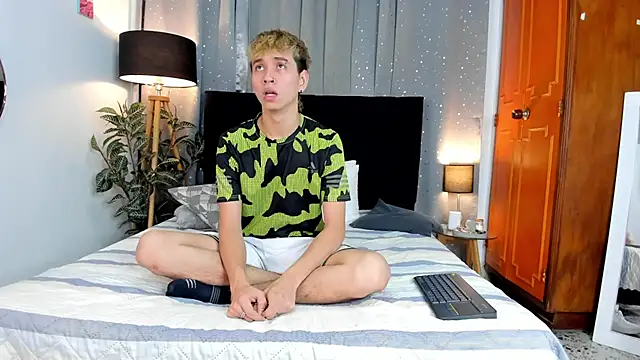 Snapshot of Brian-Ausslos chatting on 02/14/25, 06:02 Brian-Ausslos online show from 02/14/25, 06:02