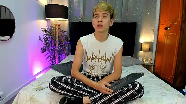 Snapshot of Brian-Ausslos chatting on 02/17/25, 05:47 Brian-Ausslos online show from 02/17/25, 05:47