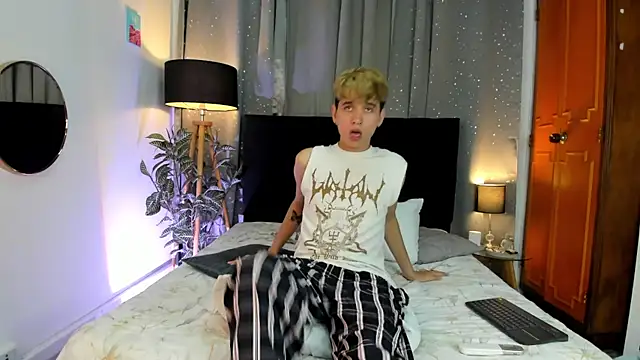 Snapshot of Brian-Ausslos chatting on 02/17/25, 09:35 Brian-Ausslos online show from 02/17/25, 09:35