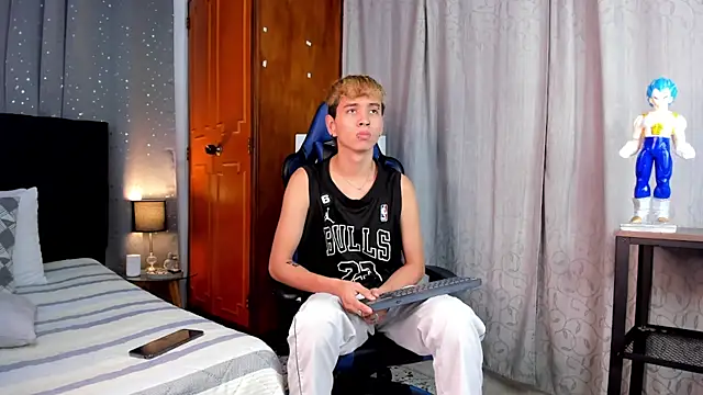 Snapshot of Brian-Ausslos chatting on 02/19/25, 01:06 Brian-Ausslos online show from 02/19/25, 01:06