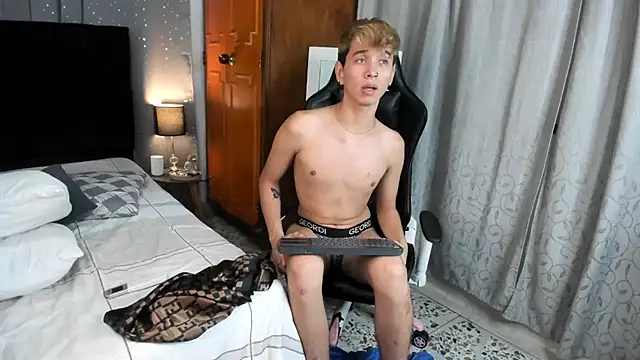 Snapshot of Brian-Ausslos chatting on 02/20/25, 07:45 Brian-Ausslos online show from 02/20/25, 07:45