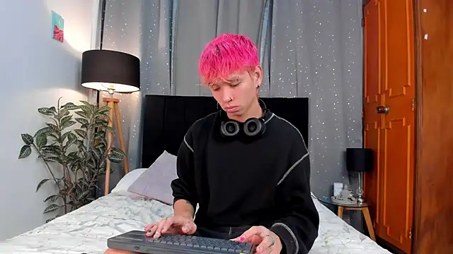 Snapshot of Brian-Ausslos chatting on 03/17/25, 05:01 Brian-Ausslos online show from 03/17/25, 05:01