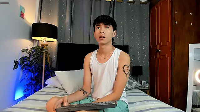 Snapshot of Brian-Ausslos chatting on 03/23/25, 04:49 Brian-Ausslos online show from 03/23/25, 04:49