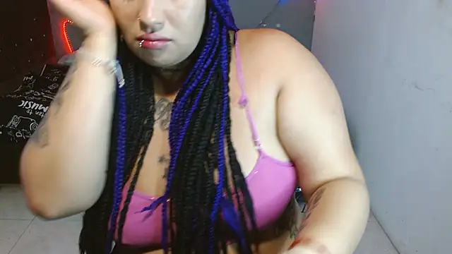 Snapshot of brittanysexhot chatting on 01/13/25, 02:32 brittanysexhot online show from 01/13/25, 02:32