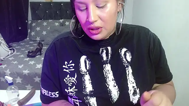 Snapshot of brittanysexhot chatting on 10/22/25, 07:46 brittanysexhot online show from 10/22/25, 07:46