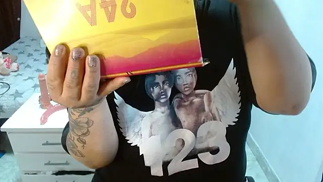 Snapshot of brittanysexhot chatting on 11/25/25, 03:23 brittanysexhot online show from 11/25/25, 03:23