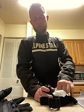 Snapshot of bjay1210 chatting on 02/17/25, 02:31 bjay1210 online show from 02/17/25, 02:31