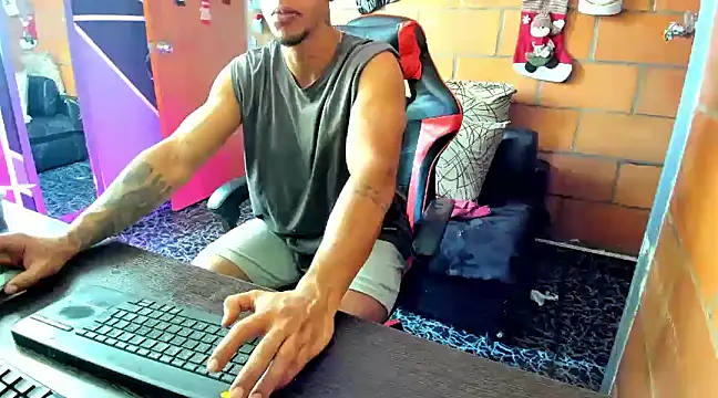 Snapshot of Adam_Valenciia chatting on 01/06/25, 06:31 Adam Valenciia online show from 01/06/25, 06:31