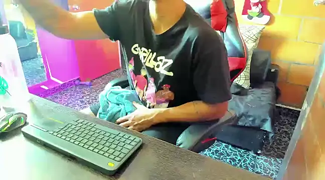 Snapshot of Adam_Valenciia chatting on 01/09/25, 03:55 Adam Valenciia online show from 01/09/25, 03:55