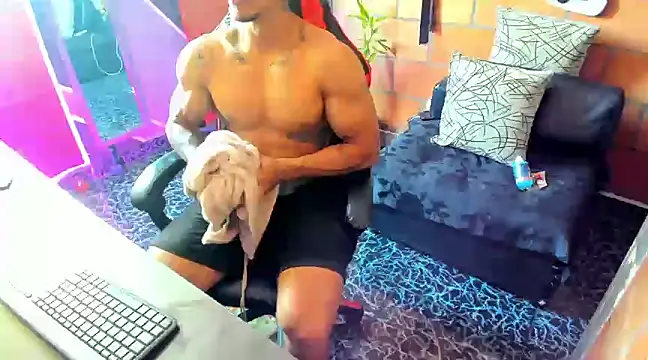 Snapshot of Adam_Valenciia chatting on 01/13/25, 05:23 Adam Valenciia online show from 01/13/25, 05:23