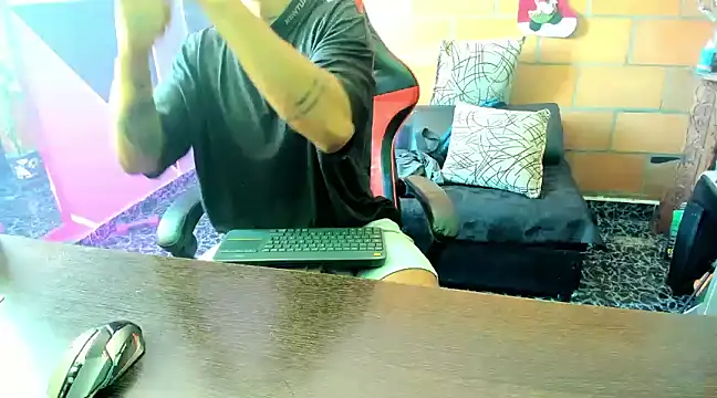 Snapshot of Adam_Valenciia chatting on 01/29/25, 02:32 Adam Valenciia online show from 01/29/25, 02:32