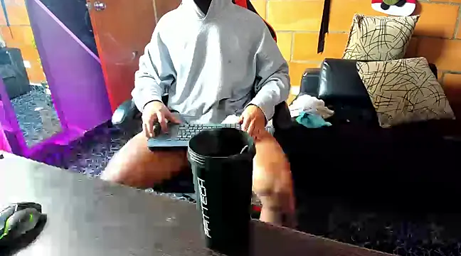 Snapshot of Adam_Valenciia chatting on 02/06/25, 04:58 Adam Valenciia online show from 02/06/25, 04:58