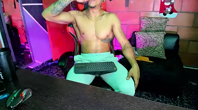 Snapshot of Adam_Valenciia chatting on 02/11/25, 05:05 Adam Valenciia online show from 02/11/25, 05:05