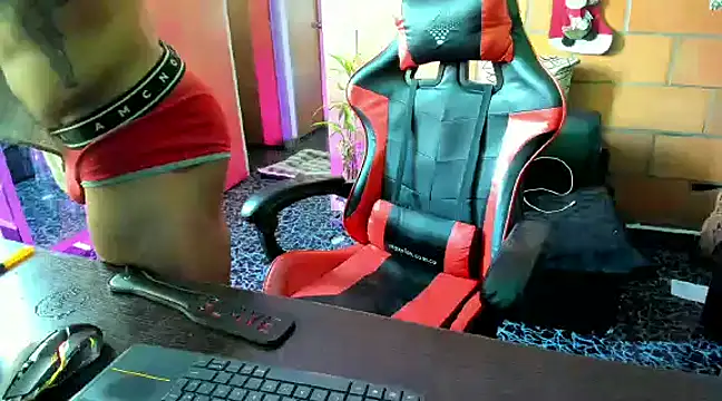 Snapshot of Adam_Valenciia chatting on 02/15/25, 02:44 Adam Valenciia online show from 02/15/25, 02:44