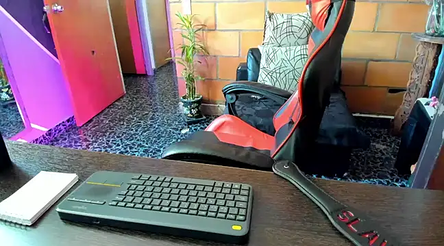 Snapshot of Adam_Valenciia chatting on 02/17/25, 04:26 Adam Valenciia online show from 02/17/25, 04:26