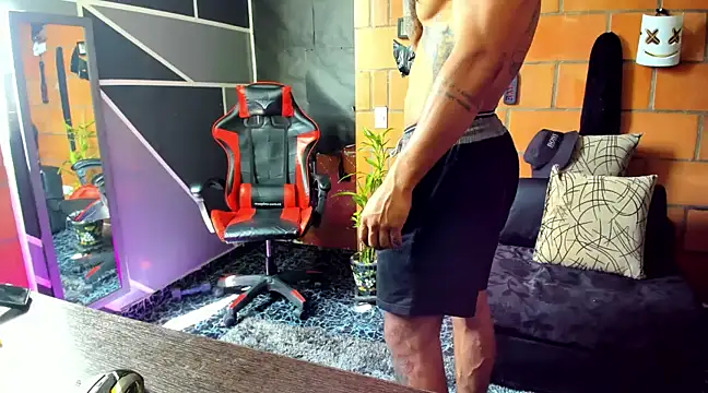 Snapshot of Adam_Valenciia chatting on 03/02/25, 07:02 Adam Valenciia online show from 03/02/25, 07:02