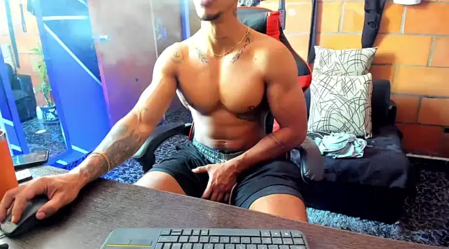 Snapshot of Adam_Valenciia chatting on 03/11/25, 03:02 Adam Valenciia online show from 03/11/25, 03:02