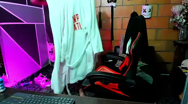 Snapshot of Adam_Valenciia chatting on 03/13/25, 11:16 Adam Valenciia online show from 03/13/25, 11:16