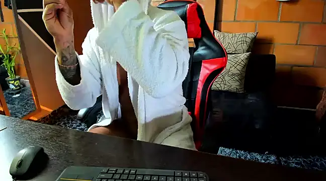 Snapshot of Adam_Valenciia chatting on 03/15/25, 05:59 Adam Valenciia online show from 03/15/25, 05:59