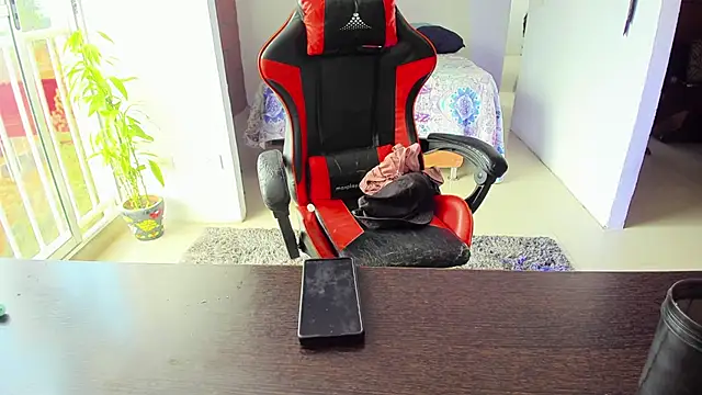 Snapshot of Adam_Valenciia chatting on 09/18/25, 08:22 Adam Valenciia online show from 09/18/25, 08:22