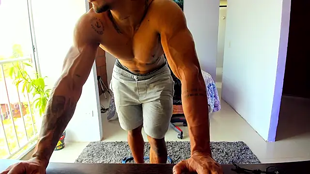 Snapshot of Adam_Valenciia chatting on 09/25/25, 04:21 Adam Valenciia online show from 09/25/25, 04:21