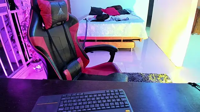 Snapshot of Adam_Valenciia chatting on 10/14/25, 12:22 Adam Valenciia online show from 10/14/25, 12:22