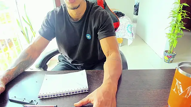 Snapshot of Adam_Valenciia chatting on 10/17/25, 04:09 Adam Valenciia online show from 10/17/25, 04:09